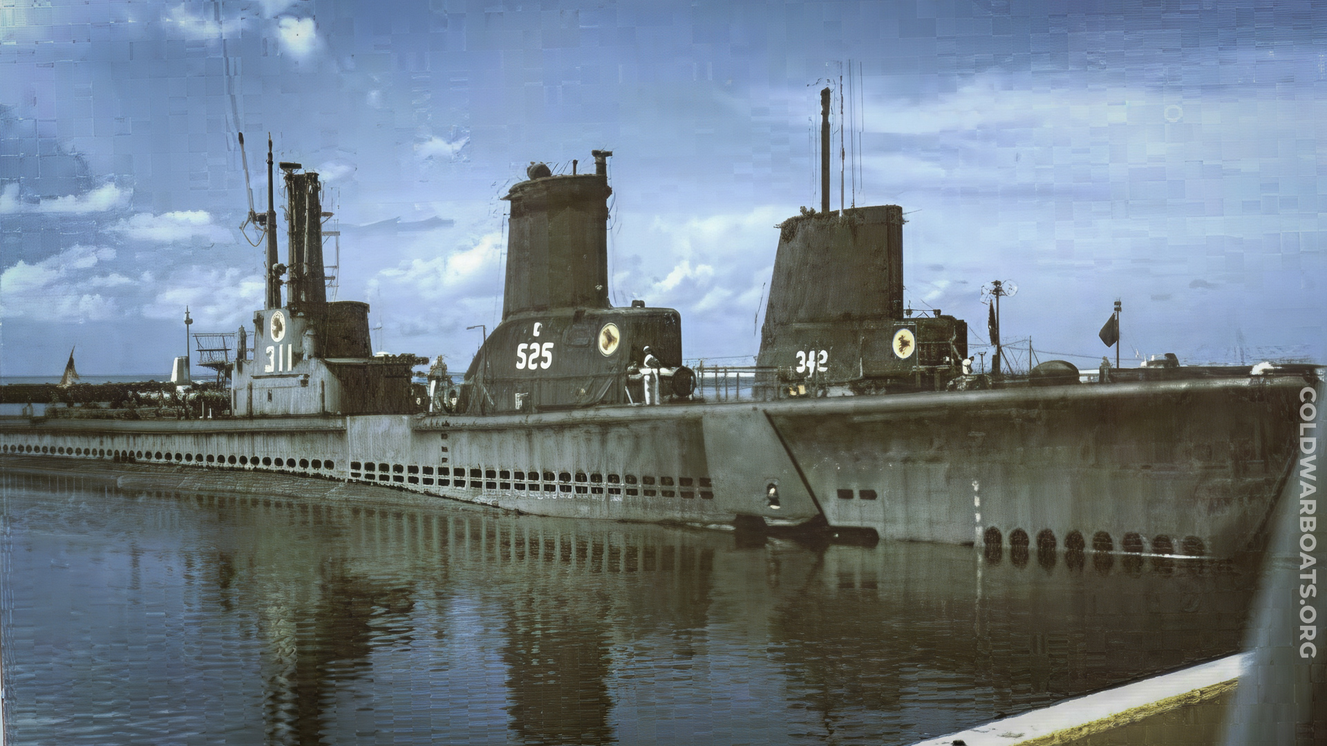 USS GRENADIER (SS 525) center, USS ARCHERFISH (SS 311) left, and USS CHOPPER (SS 342) right